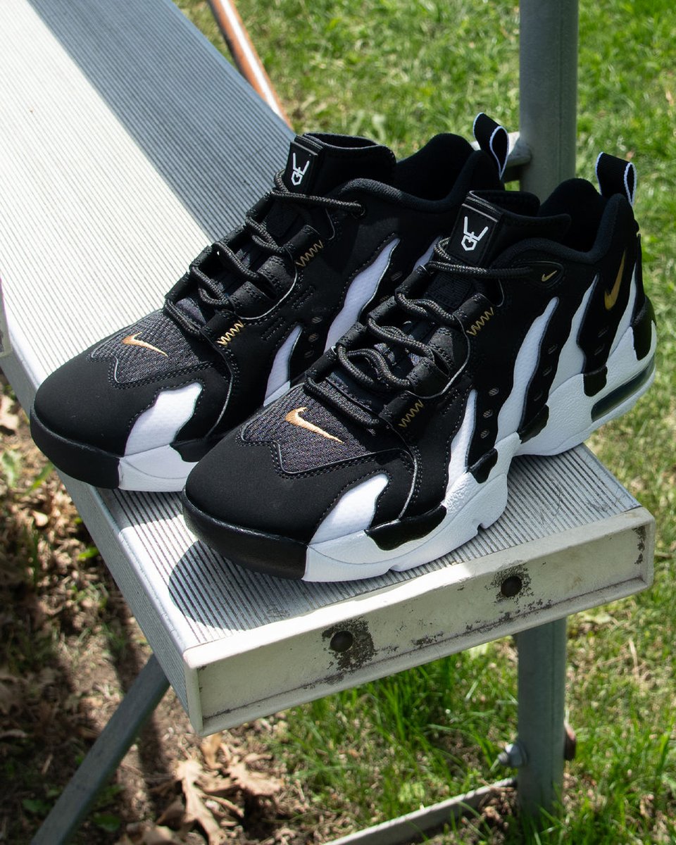 SOLELINKS's tweet photo. Ad: Nike Air DT Max 96 Low ‘Black/Metallic Gold/White’ on sale for $100 + FREE shipping, discount applied in cart => https://t.co/wuM4oVOSZq https://t.co/S4VKN0Xx6i