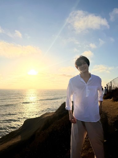 hwonvillee's tweet photo. My boyfriend..shut up now https://t.co/DvYreGqdyH