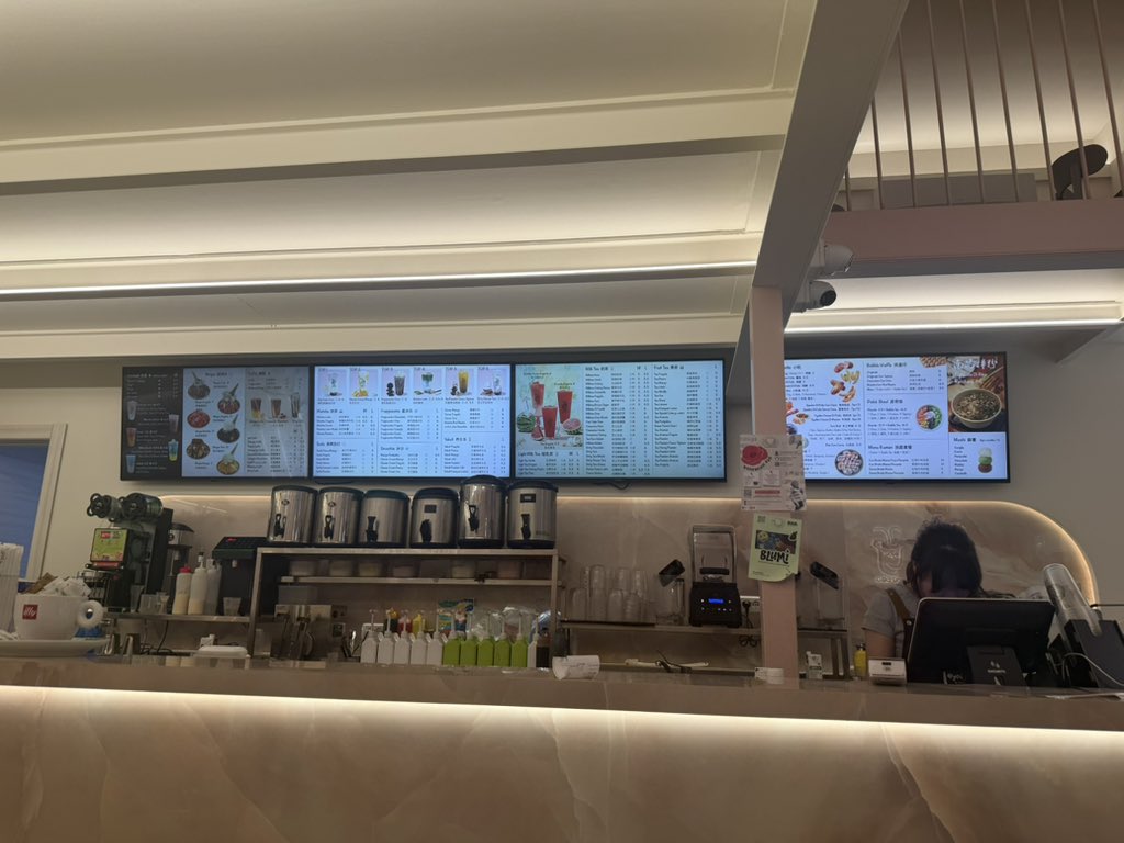 kidnapped_teddy's tweet photo. When in Italy ๐ฎ๐น
Have bubble tea ๐น๐ผ
First time trying this.
Soy matcha bubble tea
#VeganAF #GoVegan https://t.co/H2gc9dr1jB