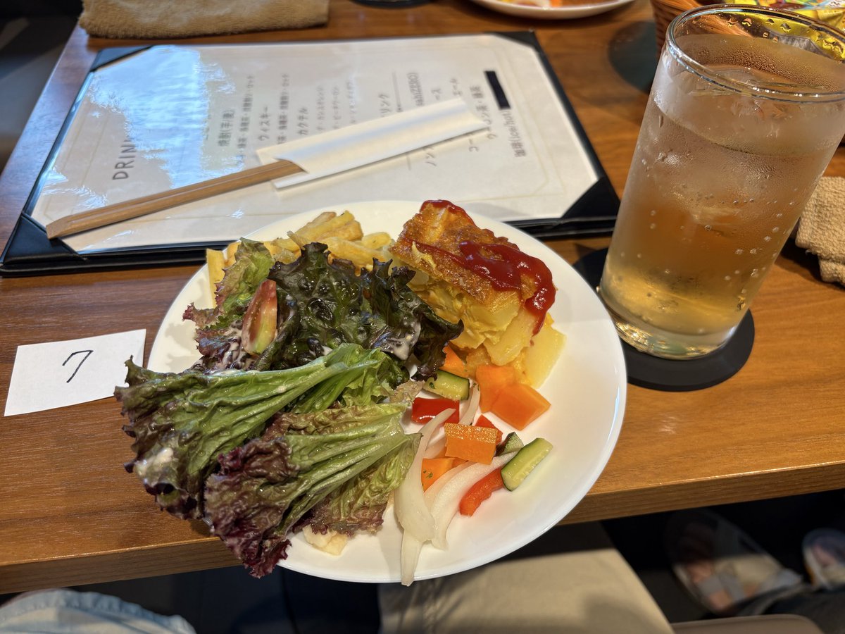 Tomupei79's tweet photo. 今日はカタサポさんの飲み会に参加させていただきました🍻
初めましての人がほぼ全員で、また少し面識を広げられてめちゃくちゃ嬉しかったです✨
サクさんそして運営に当たってくださった皆さんを始め、ご一緒頂いた皆様ありがとうございました😊
今季もカターレを熱く盛り上げて行きましょう🤝
#KTSC https://t.co/oe01c5NfA5