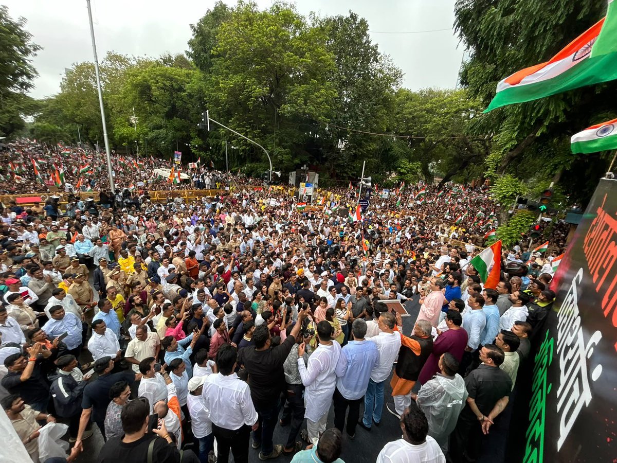 RajThackeray's tweet photo. https://t.co/lbXb9bZxjo