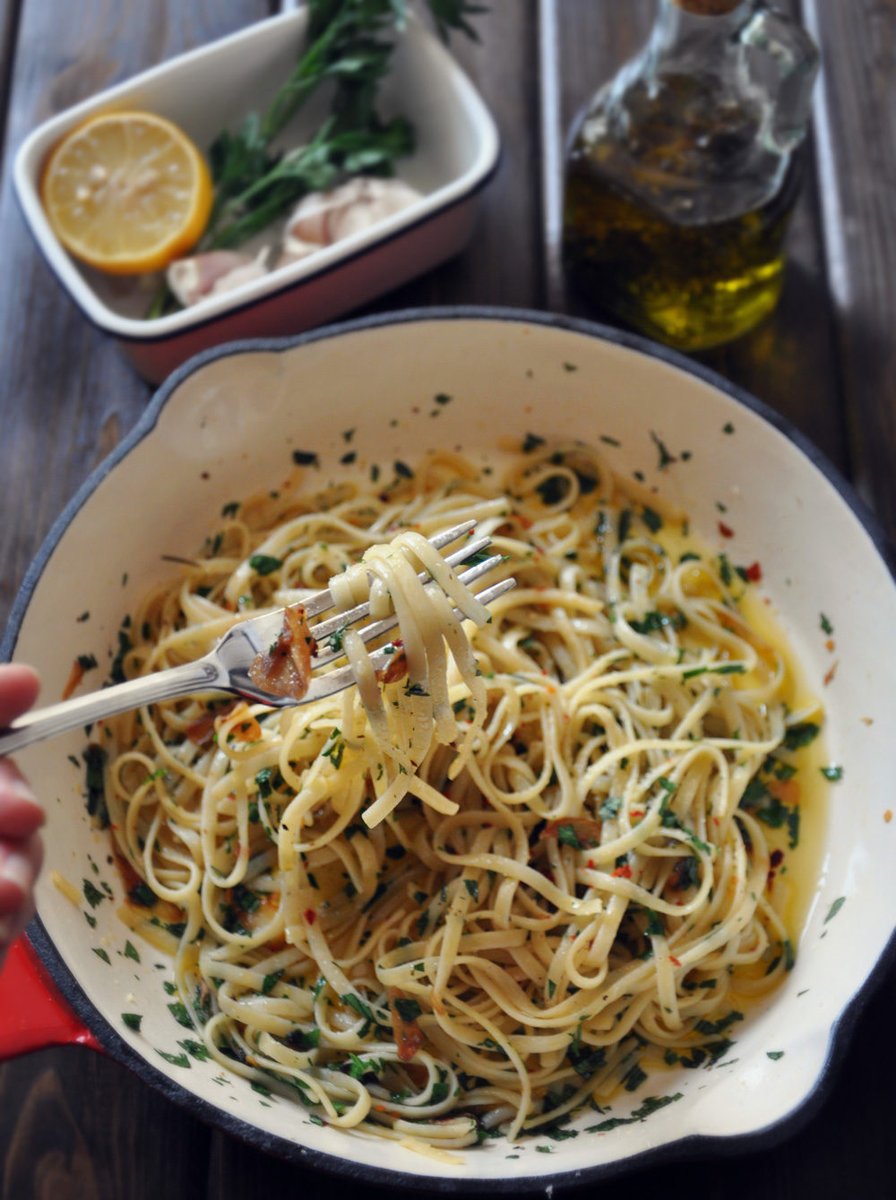 mond26568's tweet photo. Just whipped up garlic butter parmesan pasta in 15 mins—cheesy, fragrant, perfect weeknight comfort food! ， https://t.co/urY3WoXRGC