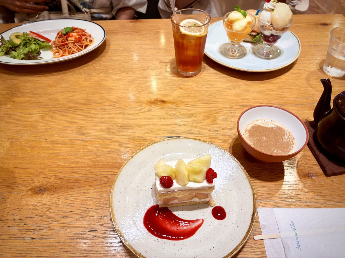 _chiyuki_'s tweet photo. アフタヌーンティーで桃のショートケーキ🍰食べた«٩(*´ ꒳ `*)۶»
ショートケーキも桃もめっちゃ好きだからとても幸せでした✨
���の後居酒屋さんで食べた焼きおにぎりもむちゃくちゃ美味しかったぁ！！！ https://t.co/px5Dv0i41y