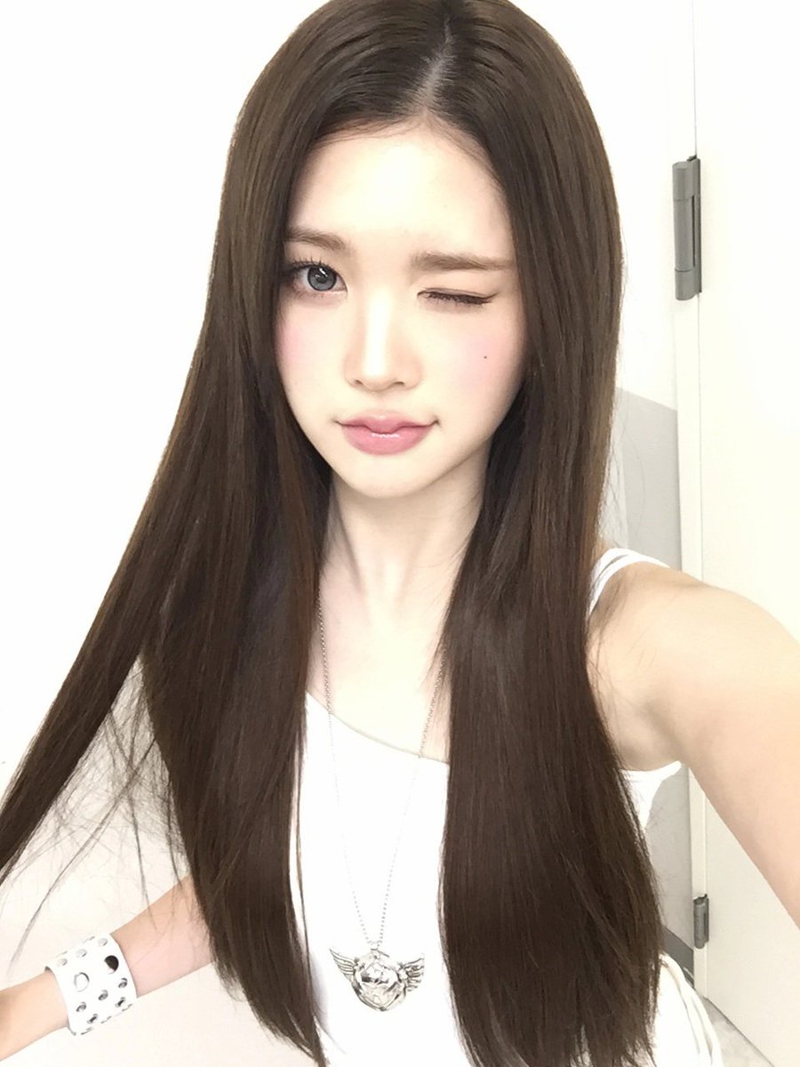 anaapics's tweet photo. a-na weverse update https://t.co/C2YLAitIpY