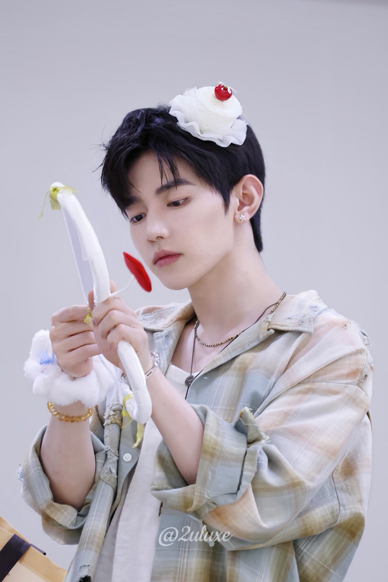 2uluxe's tweet photo. 260709  일본 펜싸　全員サイン会　ペンサ

🏹❤️🪽

#AND2BLE #앤더블 #ZHANGHAO 
#장하오 #章昊 #ジャンハオ
#26thSymphonyForZhangHao 
#17살_장하오_생일축하해
#福建名物章昊0725生日快乐 https://t.co/t3qhrkFVU8