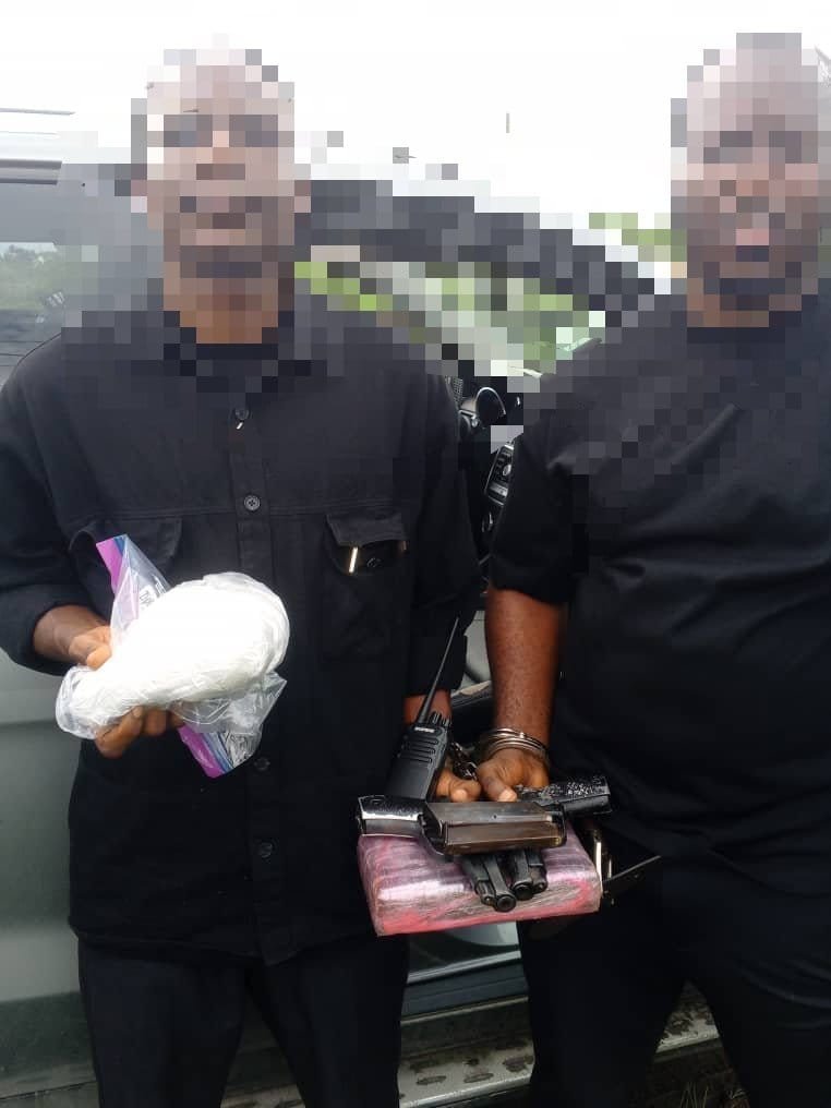 Princemoye1's tweet photo. DELTA STATE POLICE COMMAND

PRESS RELEASE

POLICE ARREST TWO SUSPECTED CRIMINALS, RECOVER TWO BERETTA PISTOLS, NINE ROUNDS OF LIVE AMMUNITION, SUSPECTED COCAINE, AND MERCEDES-BENZ SUV

The Delta State Police Command has recorded another significant operational success with the arrest of two suspected criminals and the recovery of firearms, live ammunition, suspected cocaine, and other incriminating exhibits during a stop-and-search operation carried out by operatives of the Safer Highway Patrol along the Agbarho–Warri Road on 25 July 2026.

The suspects, Omini Ezeri (46) and Chinedum Wagbara (42), both residents of Port Harcourt, Rivers State, were intercepted while travelling in a grey Mercedes-Benz ML SUV with registration number AAA 604 JZ. During preliminary interrogation, a third occupant of the vehicle, God Knows Ifreke, suddenly took to his heels and escaped into a nearby swamp.

A thorough search of the vehicle led to the recovery of two locally fabricated Beretta pistols loaded with nine rounds of live ammunition, approximately 200 grams of a substance suspected to be cocaine, one walkie-talkie, one dagger, one grinder, and two sophisticated phones. The suspects are in custody, while efforts are ongoing to arrest the fleeing suspect.

The Commissioner of Police, Delta State Command, CP Yemi Oyeniyi, psc, acipm, mnips, commended the operatives for their vigilance and professionalism. He reaffirmed the command's commitment towards ensuring that Delta State remains a hostile environment for criminals and all those involved in the unlawful possession of firearms and trafficking in illicit drugs. He urged members of the public to continue supporting the Police with timely and credible information that will aid ongoing efforts to keep the State safe.

SP. BRIGHT EDAFE, ANIPR, FCIA, FIPMD
POLICE PUBLIC RELATIONS OFFICER,
DELTA STATE COMMAND,
ASABA

26th July, 2026
