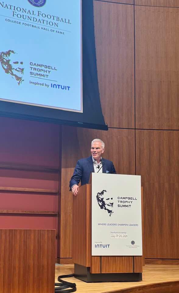 MarshalluPres's tweet photo. It was a privilege to once again kick-off the annual Campbell Trophy Summit at @Stanford University. It was a packed house and another inspiring two days of leadership development/networking. The Trillion Dollar Coach continues to have impact! #trilliondollarcoach #mentormentors https://t.co/lMUxFdtdKV