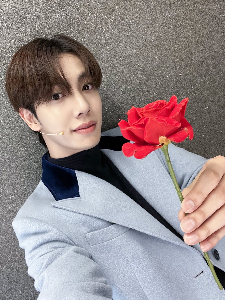 nSSign_official's tweet photo. [ #카즈타 ] 오늘 도쿄 막공에 와주셔서 감사합니다ㅎㅎㅎ
덕분에 무사히 공연을 끝낼 수 있었어요
정말 와주셔서 감사합니다✌🏻

우린 오사카에서 봐용ㅎ

#nSSign #엔싸인 #エンサイン #KAZUTA https://t.co/7XoiaMVXEk