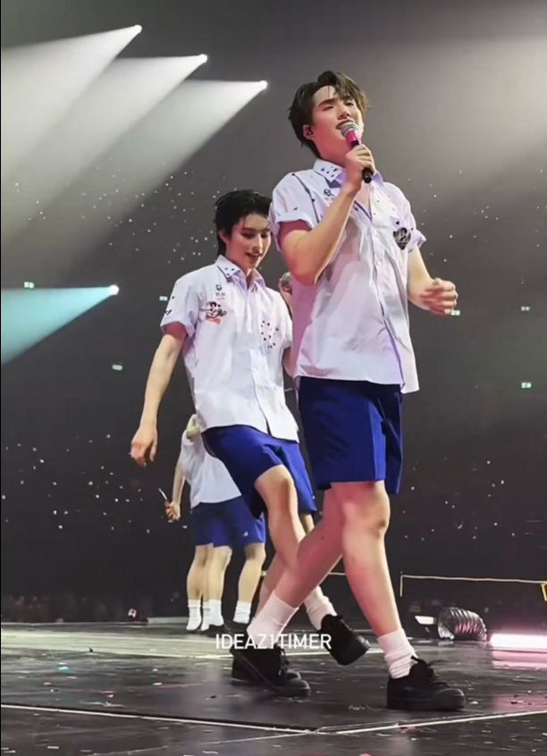 ilpinkkk99's tweet photo. รอบก่อนโดนน้องต่อย รอบนี้มันโดนน้องเตะตัดขา55555555555555555555555555555 แต่เฮียเขาเล่นใหญ่ทุกรอบแหละ เอาเหอะ แม่นุเอ(ชั้น)มีไรจะพูดมั้ย(ไม่😋)

#PHUTATCHAI 
#AAashirakorn 
#BUS_LIGHTASONE_D3 https://t.co/3QCL5n3LHZ