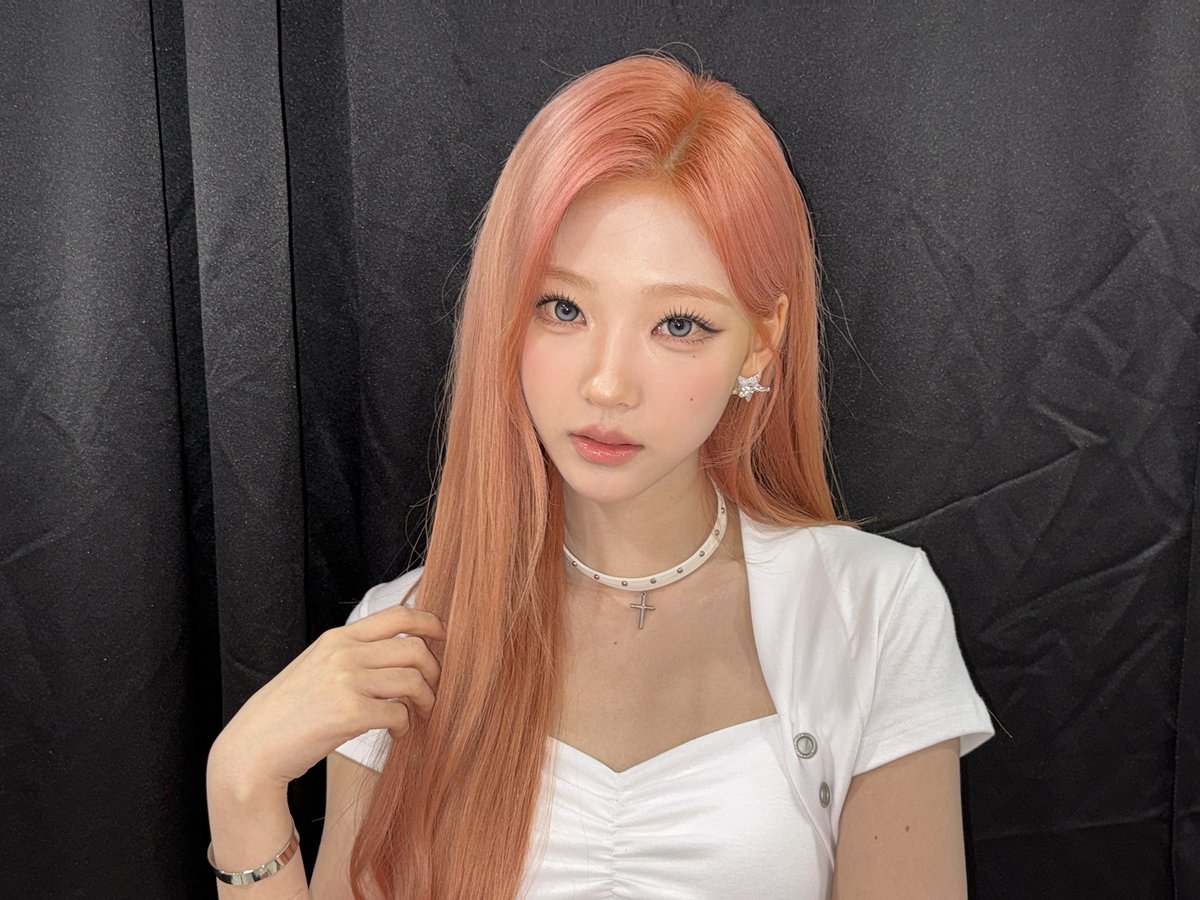 i1ovestella's tweet photo. 필승포즈 https://t.co/KAz2WGhENX