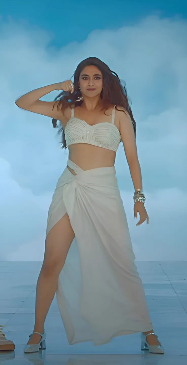 Filmybw's tweet photo. #KeerthySuresh
Fan want more movie like  #Jananayagan from #Thalapathy  and it will be interesting if  actress role gone to #KeerthySuresh #KeerthySureshhot https://t.co/AZvxWYiB1l
