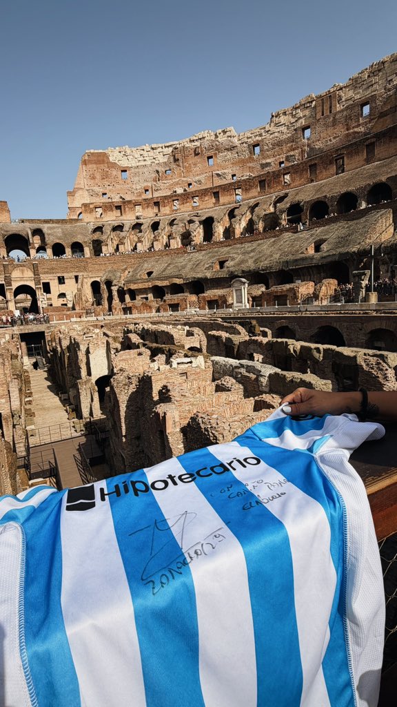 casuakd's tweet photo. "el Coliseo siempre está de fiesta" 🤍🩵 https://t.co/KRLyPYbPQC