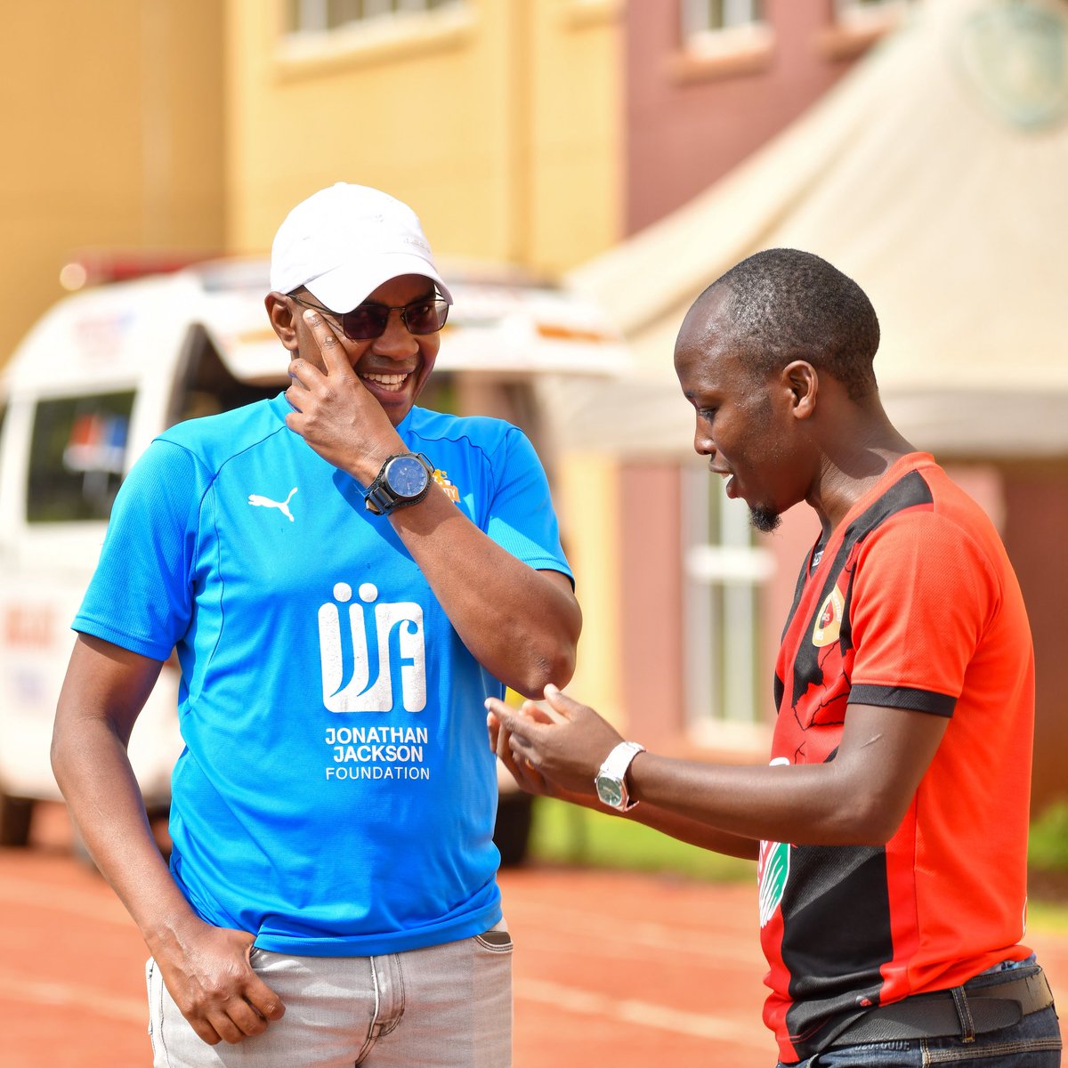 KBS_fc_8's tweet photo. ⚫️🔴 | When two great minds meet, ideas become reality.
#KiberaBlackStars | #Yamama | #Rubis | #MbeleIkoSawa https://t.co/aKUTJ0ubRm