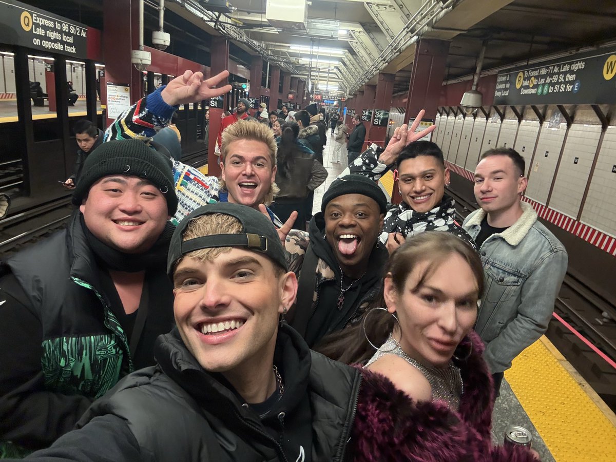 OnyaNurve's tweet photo. I miss DR so muuuuccchhhh!!! I wanna do it again so bad! 😭 😭 like, I just miss competitions, my girls, and having zero Cntrl✨✨ https://t.co/lOaRqKq1JV