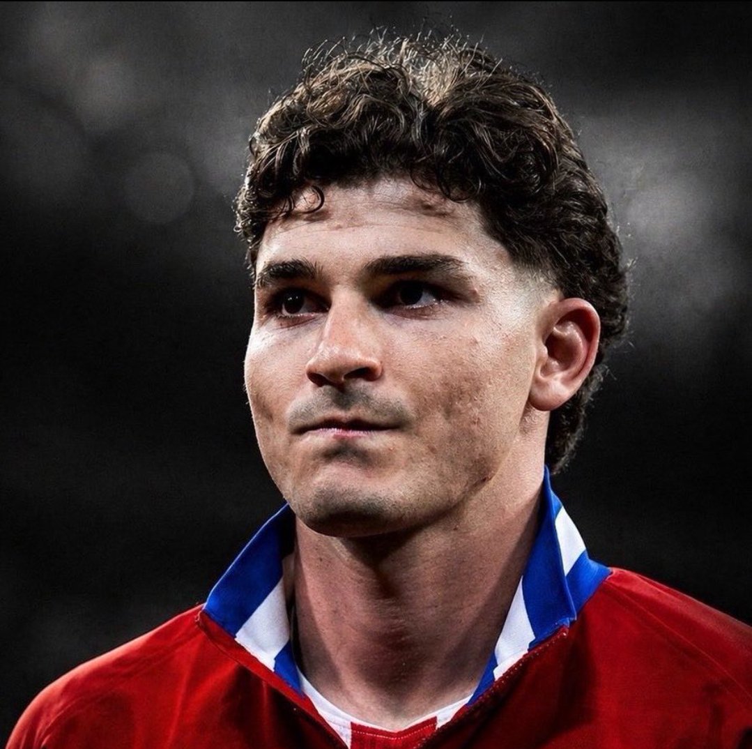 Atleti_Xtraa's tweet photo. 🚨 ÚLTIMA HORA: El Barça ahora comprende plenamente que el Atlético de Madrid no cambiará su postura respecto a Julián Álvarez.

El enfoque ahora está en si el jugador hará otro movimiento.

La cuenta atrás para resolver esta saga ha comenzado.

Vía @Benayadachraf https://t.co/MHJYbgFNLz