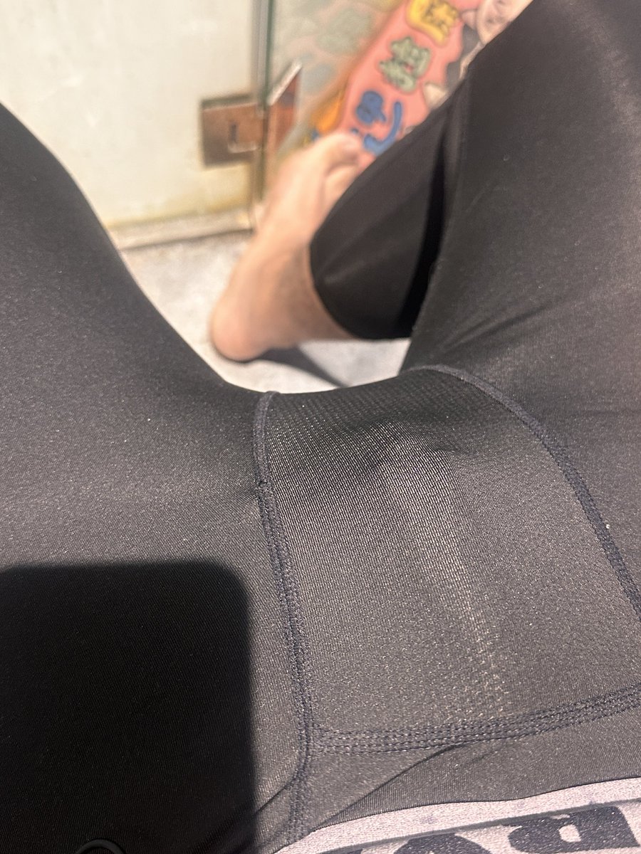 baddogjin's tweet photo. 龟头被震动器包裹着的感觉一定很爽吧骚狗 https://t.co/TW1ZlMRT7J