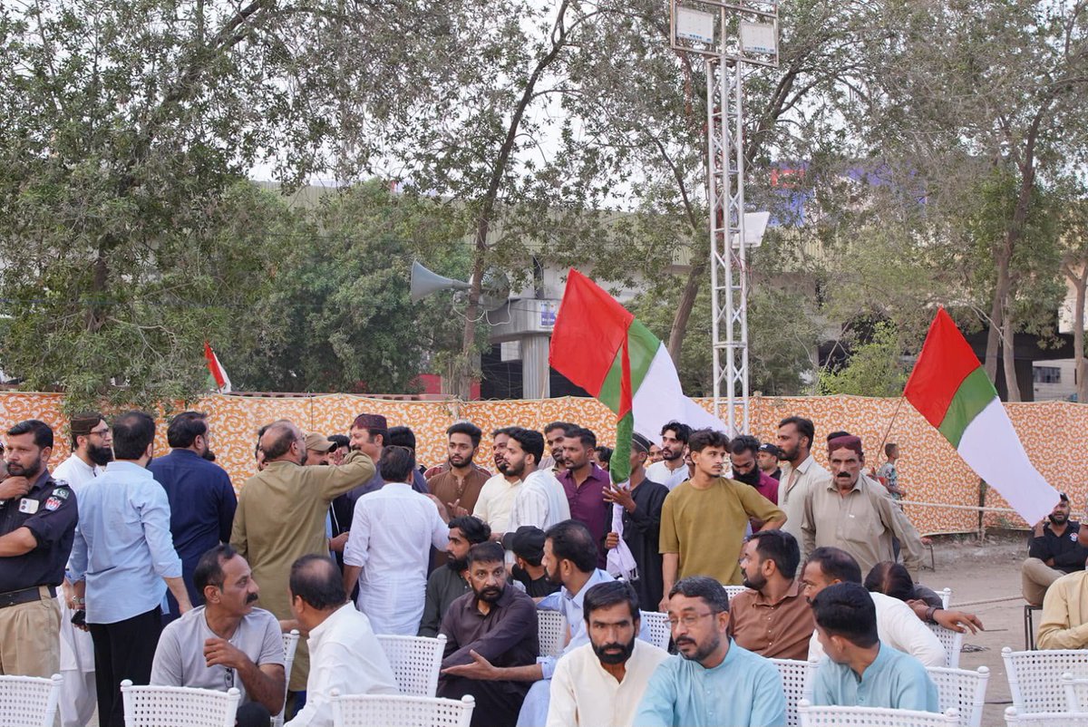 Stylishfas35475's tweet photo. سندھ کے شہری ترقی، شفافیت اور عوامی خدمت پر مبنی نظام کے خواہاں ہیں۔ عوام کی آواز سننا اور ان کے مسائل کو ترجیح دینا ہر حکومت کی ذمہ داری ہے۔
#سندھ_حکومت_سےعوام_بیزار https://t.co/oB370pzPq2