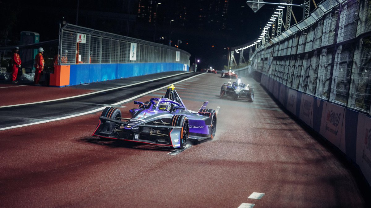 PorscheNewsroom's tweet photo. #Porsche successfully defended its @FIAFormulaE Manufacturers’ World Championship title in today‘s Tokyo E-Prix. @JakeDennis19 and @nico_mueller secured the second constructors’ world title. More: https://t.co/fmBIyc5HSB https://t.co/0NmUD0jevO