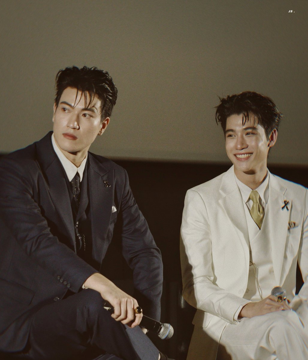 99Benyapa's tweet photo. นอกจากทักษะการแสดงอีกหนึ่งอย่างที่ตกคนดูอยู่หมัดคือหน้าตา 'ที่อยู่ในระดับเดียวกัน' มันคือการจับคนหน้าตาดีคนละแบบมาไว้คู่กันอะ เก้ทป้ะ คนนึงเครื่องหน้าชัด ติดหวานหน่อยๆ ตาเรียกแขก ตาอ้อน อีกคนหล่อตี๋ค่อนไปทางอินเตอร์ ผิวขาวหุ่นดี มีราศีดาราติดอยู่ที่หน้า ยืนคู่กันแล้วออร่าโหดสัด https://t.co/KgWTa3egLc