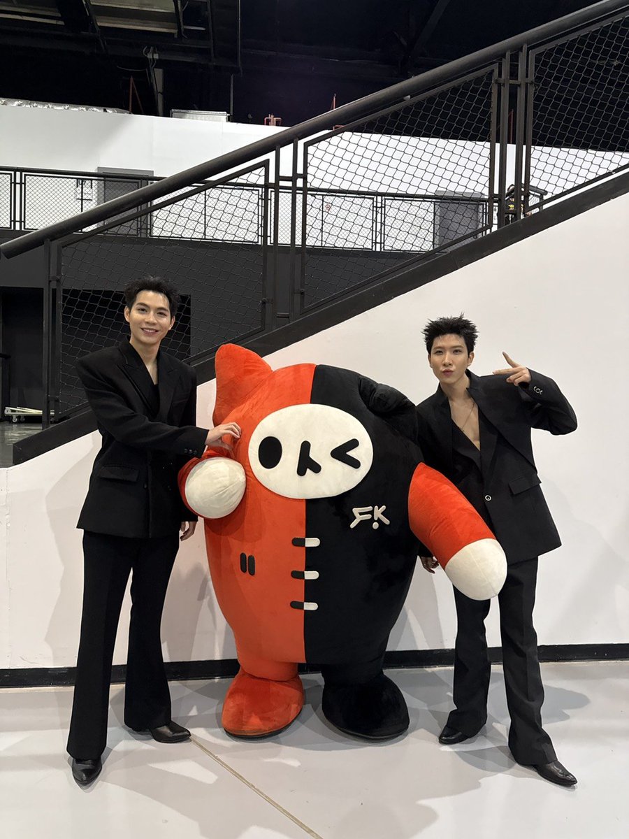 yuzu_mumu_gmmtv's tweet photo. วันนี้มุเกือบหลับแต่กับมาด้าย สะบายมาก ตอนนี้มุขอตุวปายหลับจิงๆก่อนกั๊บ ขอบคุนกั๊บเมี๊ยวววว #YUZUMUMU
#FFFPartyConcert2026D2 https://t.co/FlHL9fG1Jj
