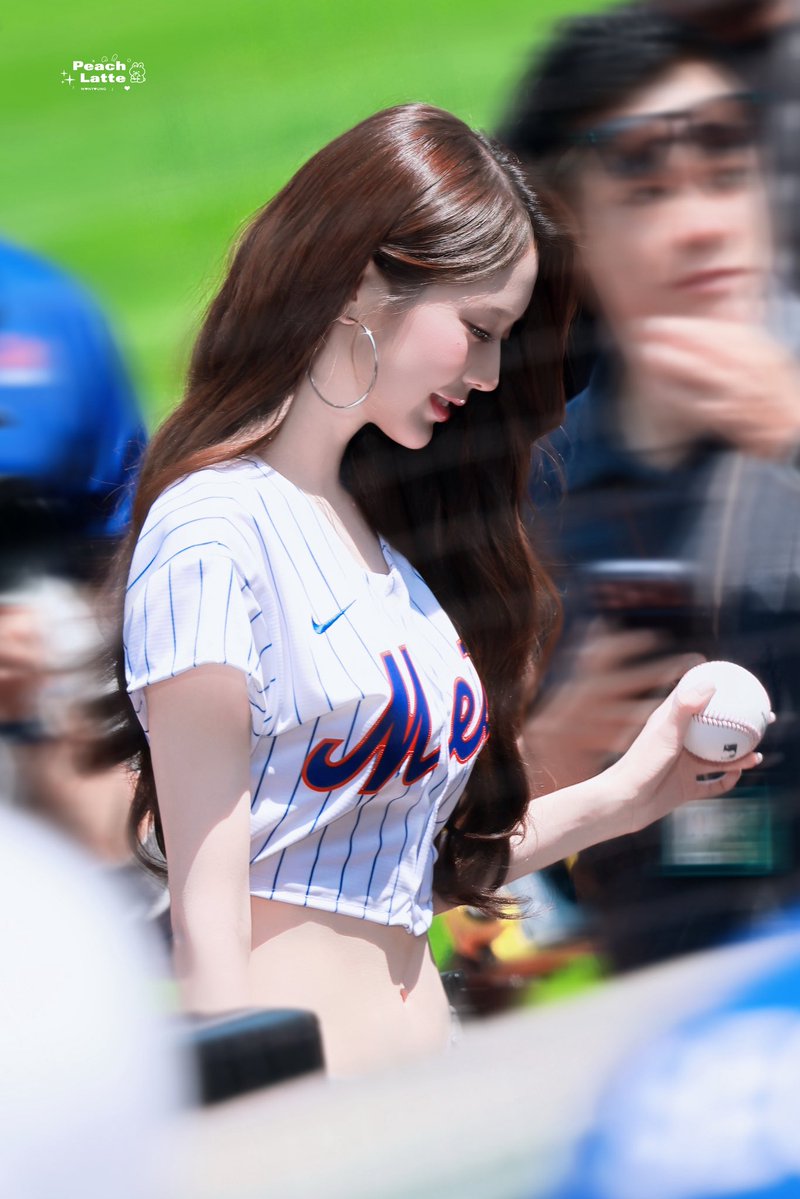 PeachLatte_wy's tweet photo. 260726 ⚾️⚾️⚾️

#WONYOUNG #원영 #IVE #아이브
#JANGWONYOUNG #ウォニョン https://t.co/ZDp637kPPc