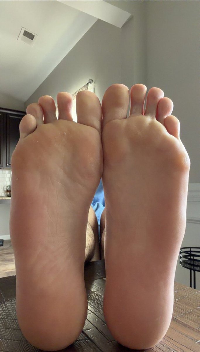 alphanatestud's tweet photo. Time for Sunday Worship boys

Sniff and Send🤑😏
#findom #alpha #feet #soles https://t.co/1mHQbTmEM9