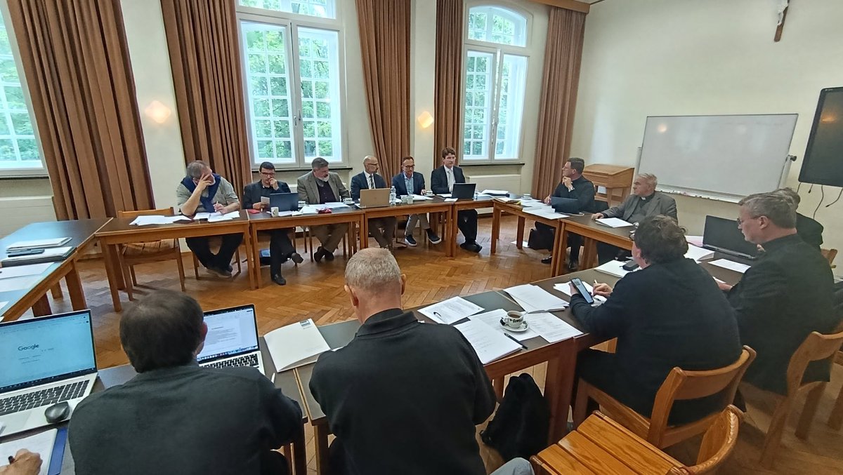 CommunioCZ's tweet photo. Před časem proběhlo v holandském Kerkrade mezinárodní setkání časopisu Communio se zástupci z Nizozemí, Německa, Francie, USA, Slovinska, Polska, Maďarska, Argentiny, Itálie, Švýcarska. 

Českou redakci zastoupili P. Frývaldský (@fryvaldskypavel) a B. Šmejdová (@BSmejdova). https://t.co/LwLkYK11bq