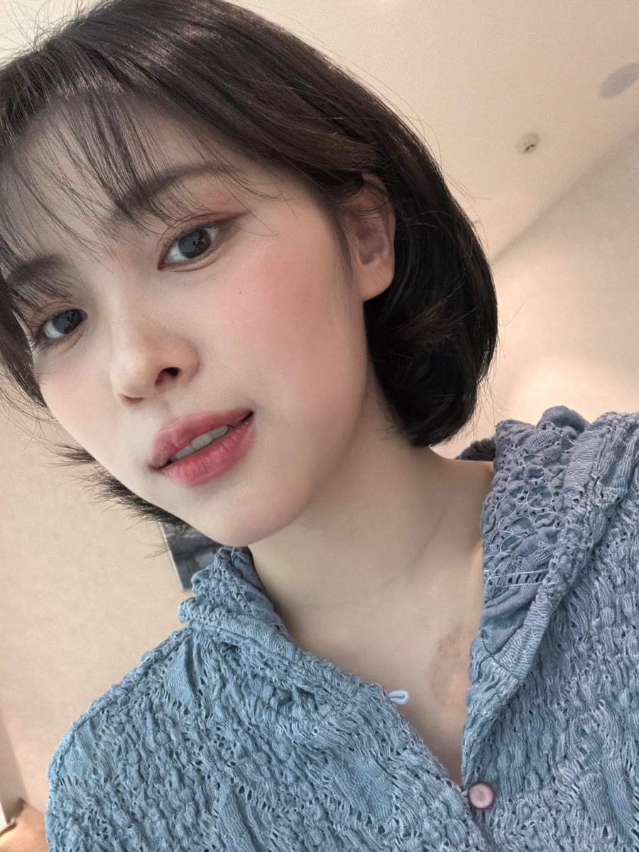 bblofitzy's tweet photo. 🐱💭 6:34pm

— thank you taipei midzy i’m leaving with happy energy
— today’s selfie
— i’ve got a bit of a cold
— i got cup therapy but it always leaves marks https://t.co/sbGWA35w0R