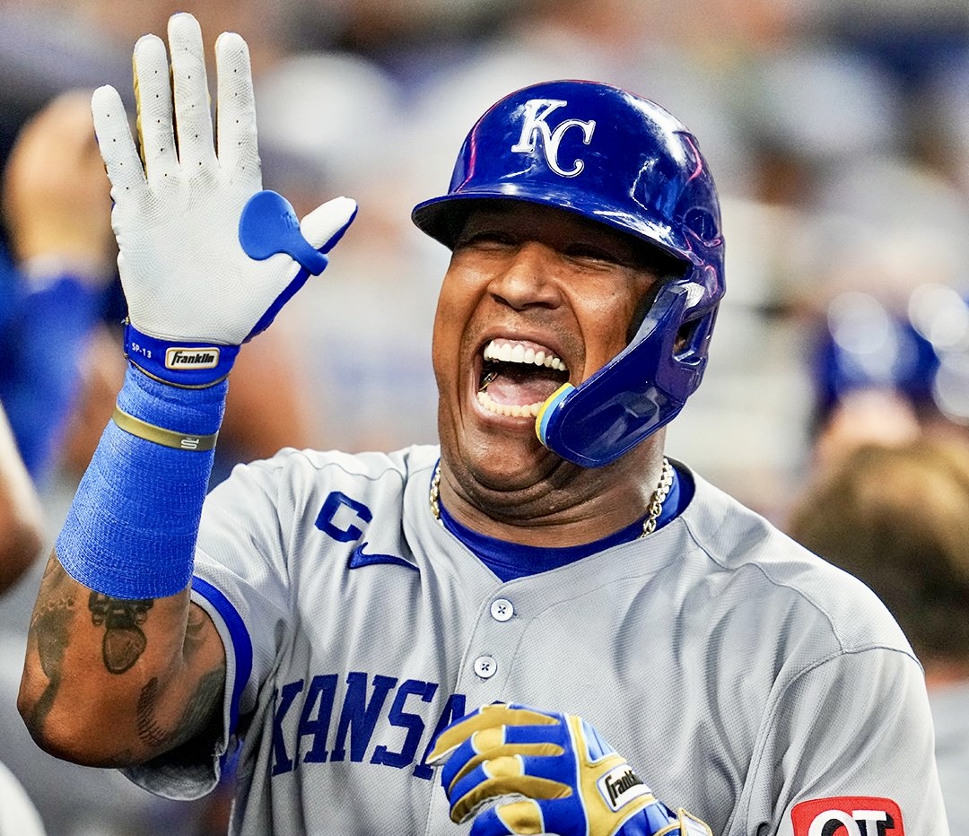 JaredKollerKC's tweet photo. Salvador Perez would currently have 397 career home runs if he played his games in Cincinnati's ballpark, just since 2016. 377 in Philadelphia. Salvy hit his 318 in spite of Kauffman's anti-HR dimensions. Covid removing 102 games in his power prime also cost him 20+ HR. #Royals https://t.co/ipBW1MC7PD