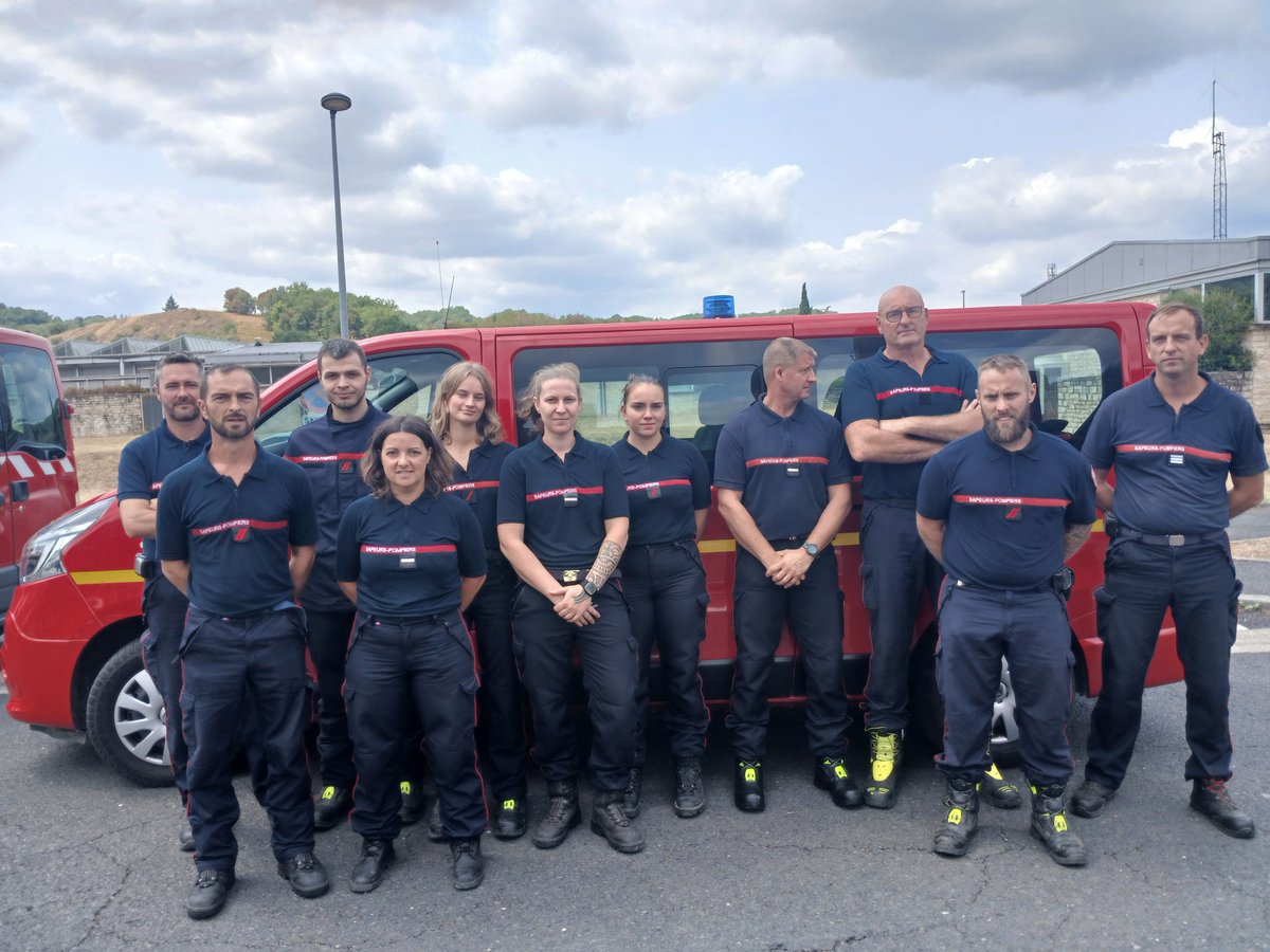 PompiersDuLot's tweet photo. 🚒32 sapeurs-pompiers du #Lot ont quitté Souillac ce dimanche 26/07 pour rejoindre la région bordelaise.
À bord de 8 engins, ils prennent le relais des personnels engagés depuis le 24/07 en renfort face aux incendies. https://t.co/Zk6zO9paEK
@Prefet46 https://t.co/Mnqd3OBGsF