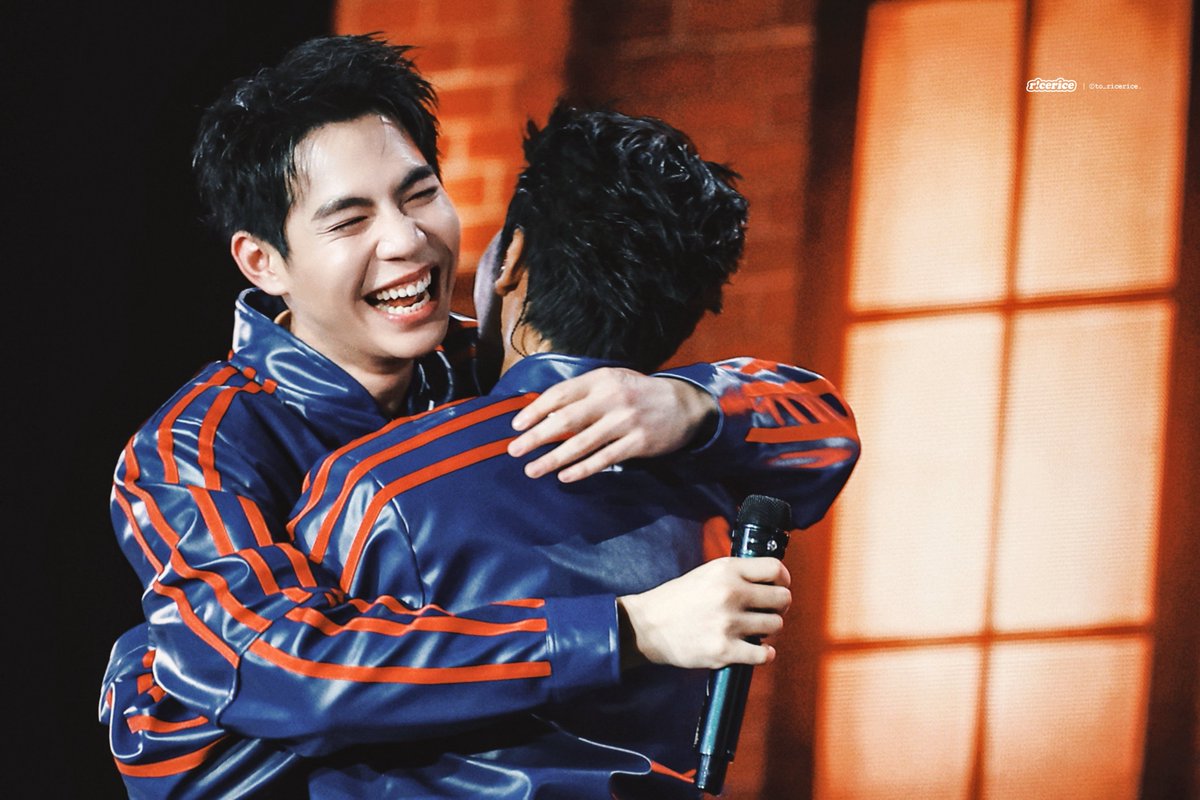 to_ricerice's tweet photo. 🫂🫳🏻🫳🏻

@Firstkpp @myktnw 

EMBPFK FEEL THE FUN TOGETHER
#FFFPartyConcert2026D2 
#FirstKhaotung #เฟิร์สข้าวตัง 
#Firstkanaphan #Khaotungg https://t.co/0Aolcixv9d