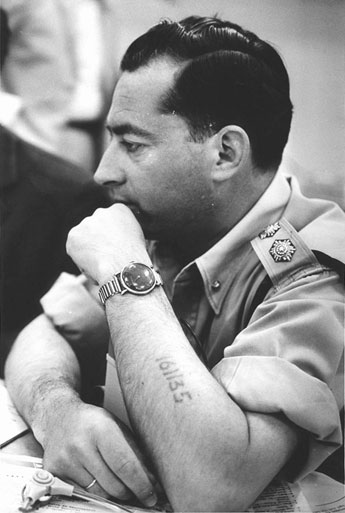 yadvashem tweet picture