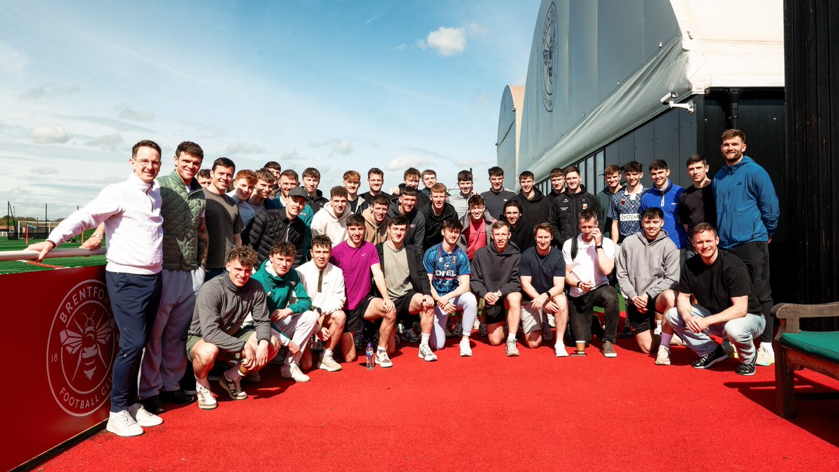 BrentfordFC's tweet photo. Hon Mayo 🟢🔴

Congratulations to @MayoGAA on winning today's All-Ireland Senior Football Championships https://t.co/YT0T671nrh
