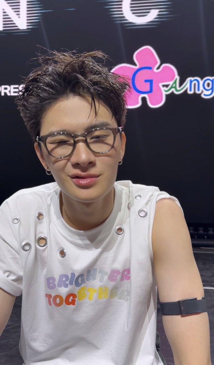 malil_mell's tweet photo. หนุ่มตี๋ ใส่แว่น วิ้งคึ😉 

#THAIchayanon 
#BUS_LIGHTASONE_D3 https://t.co/HP2EIKhC6J