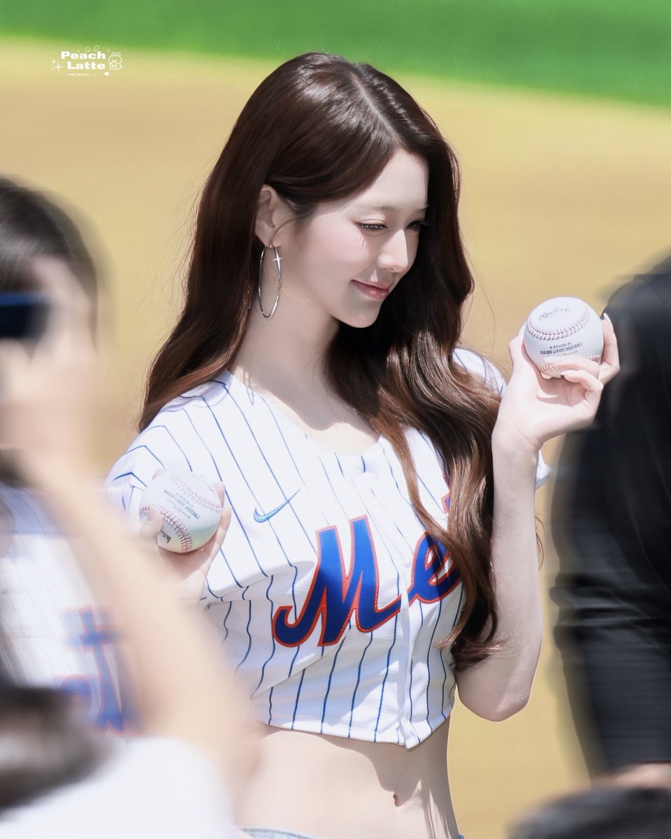 wonyoung pics tweet media