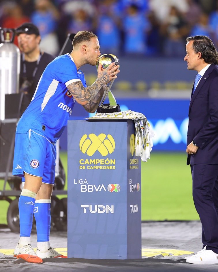 ElBebicho's tweet photo. Equipos que pueden hablar de Cruz Azul: 

- América 

Equipos que tienen que pedir permiso para hablar de Cruz Azul: 

- Toluca

Equipos mierda que no pueden hablar de Cruz Azul: 

- Pumas, Chivas, Querétaro, Atlas, Tigres, Monterrey, Pachuca, León, Tijuana, Necaxa, Santos, San Luis.