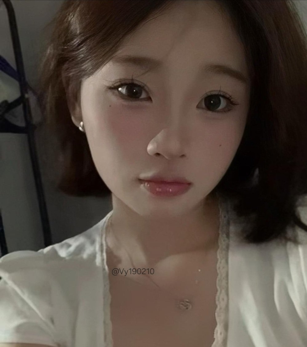 Vy190210's tweet photo. Make up v ko ai bik mình xấu...kể cả mình 😏😏 https://t.co/0rD3Fi5VN6