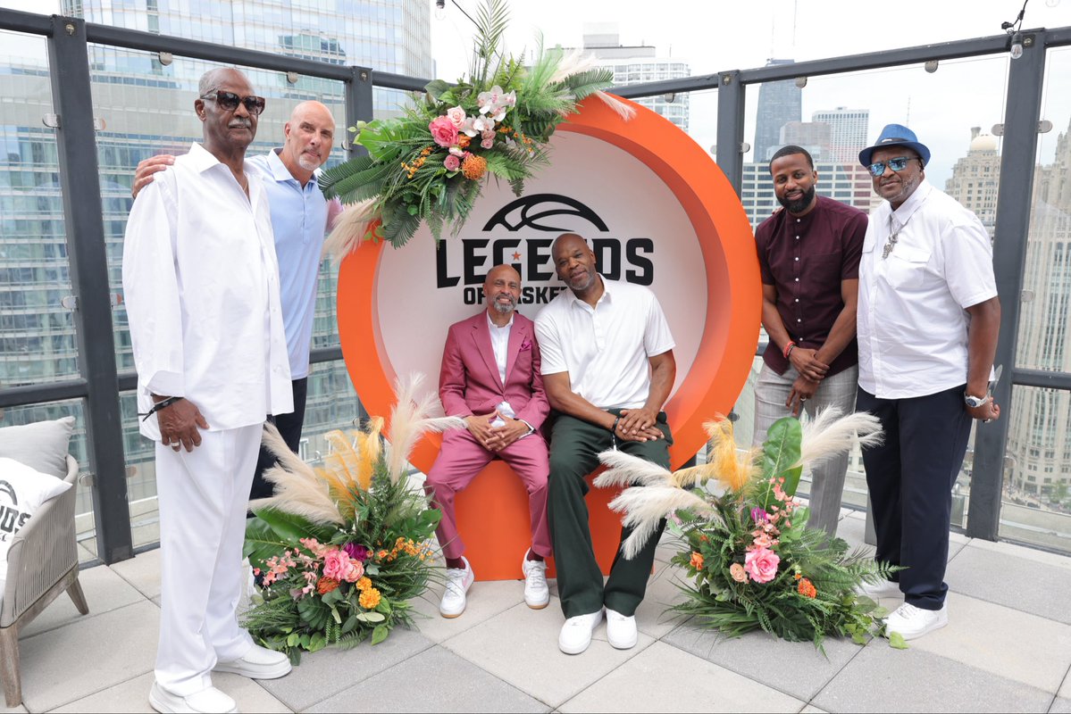 NBAalumni's tweet photo. A perfect way to close out #WNBAAllStarWeekend!

The W Legends Brunch + Social celebrated the legacy of women’s basketball with Cynthia Cooper &amp; Tina Thompson and appearances from Teresa Weatherspoon &amp; leaders from the Chicago Sky, WNBA, and WNBPA.

#WLegends #LegendsofBasketball https://t.co/6aANq2tVaR