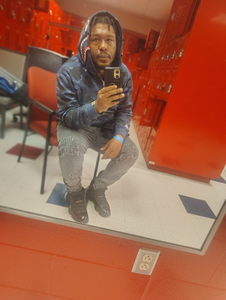 OGPONE600's tweet photo. I miss the spring weather it be hot as fuck for no reason https://t.co/qh67WosrAX