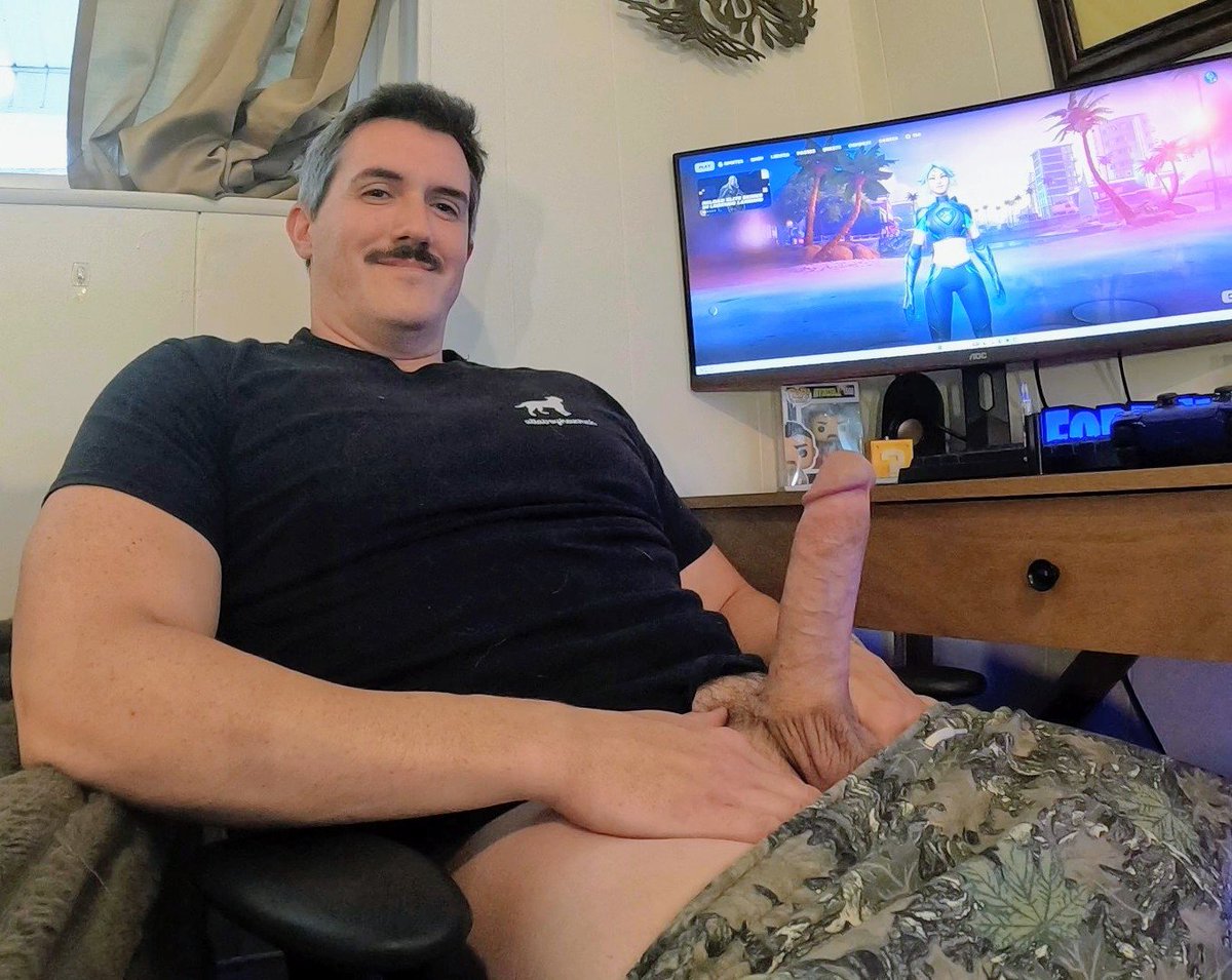 HammerHeinrich's tweet photo. You getting on? 🎮 https://t.co/VdWbFMXwdi