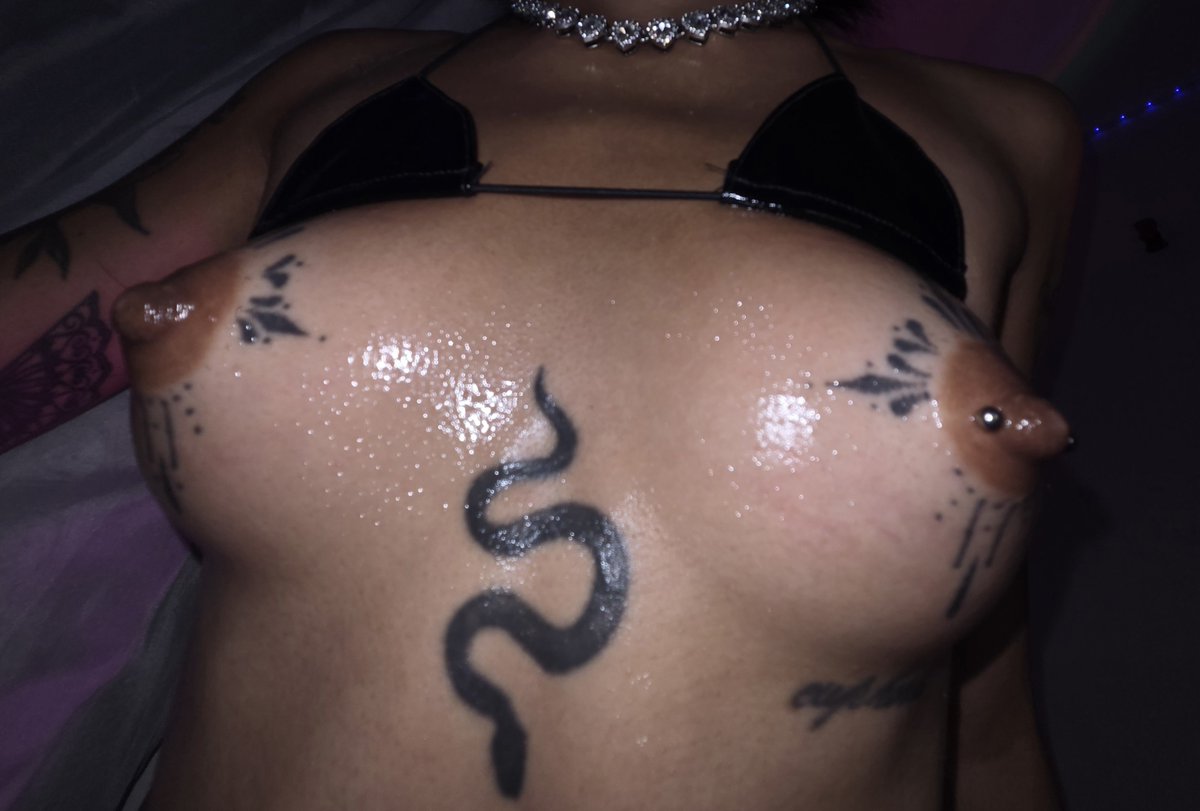 Elhablack's tweet photo. Dark and plump tits colection https://t.co/YWs2N6HpLE