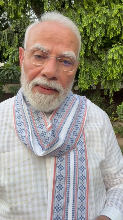 NNNEWS22's tweet photo. Modi's Big Move! Will Student Protests End or Intensify?

مودی کا بڑا اعلان! احتجاج ختم ہوگا یا مزید بھڑکے گا؟

بھارت کے وزیرِ اعظم نریندر مودی نے ایک نئی ویڈیو جاری کرتے ہوئے اعلان کیا ہے کہ امتحانی اصلاحات کے لیے نندن نیلیکانی کی سربراہی میں ایک اعلیٰ سطحی ٹاسک فورس تشکیل دی https://t.co/smdAST25VF