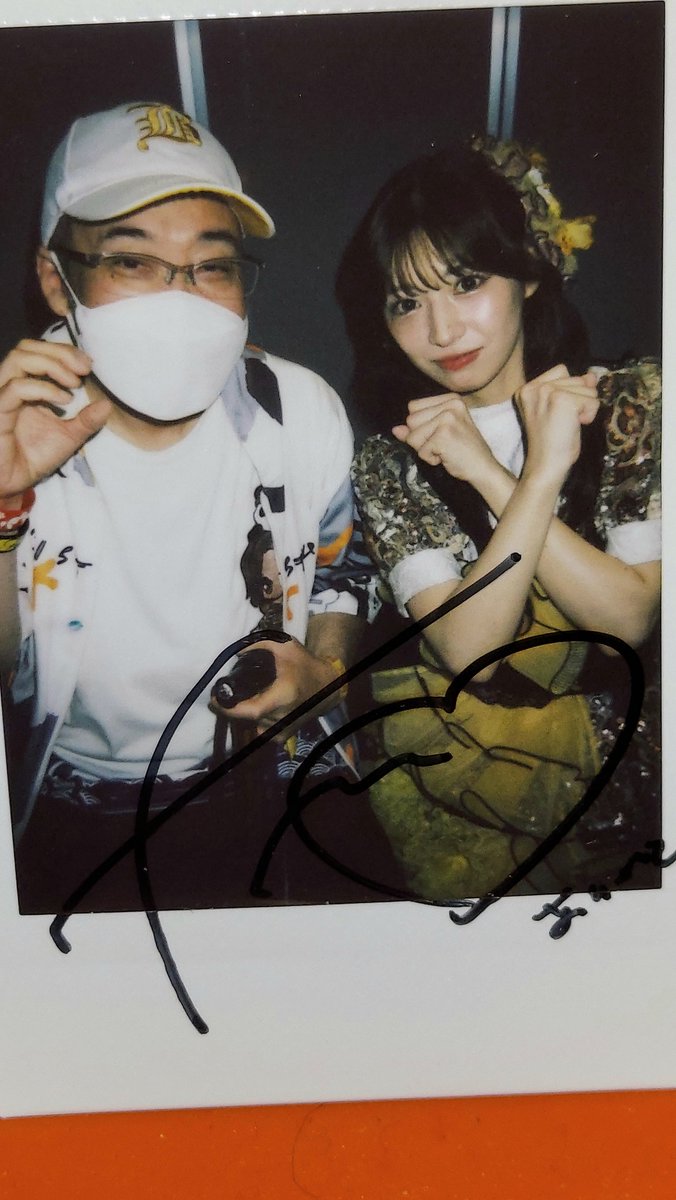 OCYUMUGORI's tweet photo. 7月26日
六本木アイドルフェスティバルに行ってきた

現役のありきたりでうるうるきて玲緒菜、美桜、凛ちゃんのぜんあげで涙腺崩壊した
特典会行列で次に間に合いそうもなく美桜しか行けなかった

その後コスケットで雛なのちゃんの写真集ゲットしてきた体調不良で27時間寝てなくて頭回ってなくて反省 https://t.co/tX7VH8cNFZ