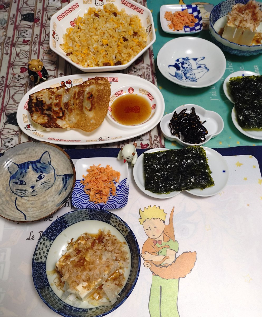 今宵は家中華🍴 冷奴、冷凍餃子、ごま昆布、韓国海苔など肴に従姉妹が