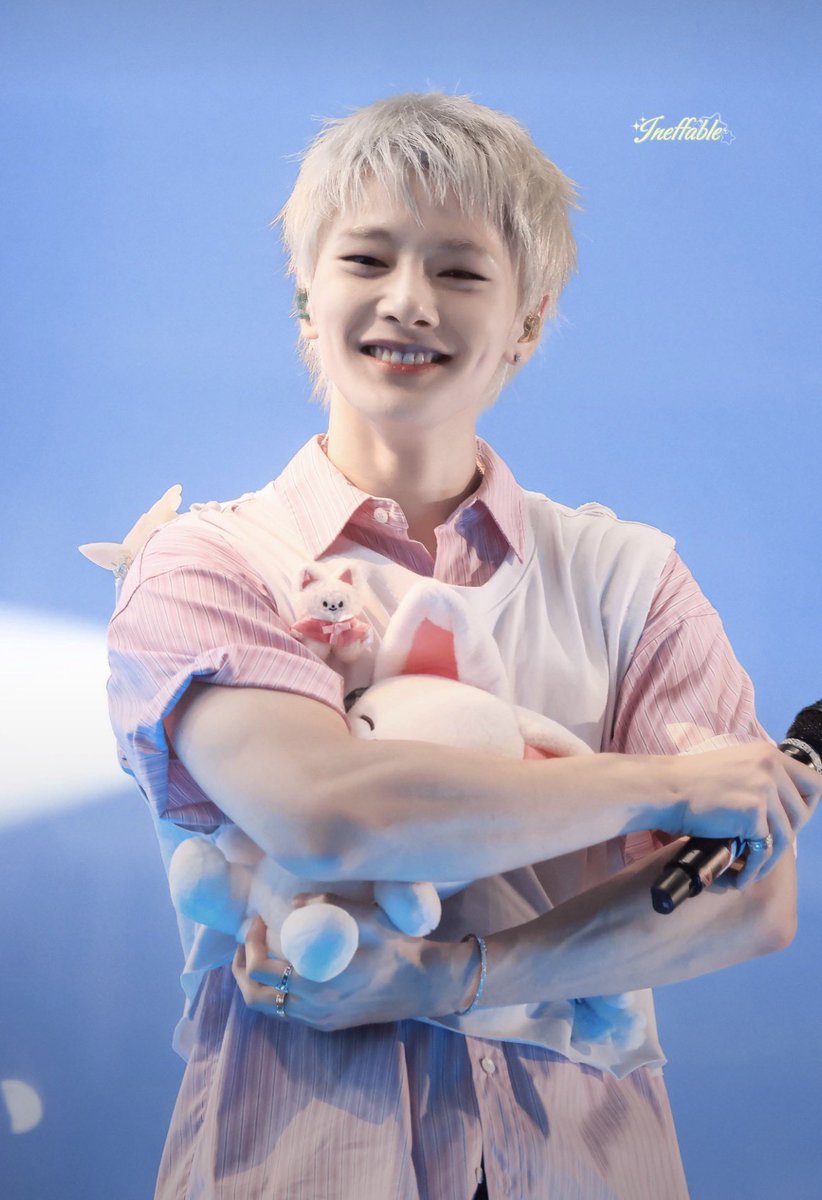 dailyinnieluv's tweet photo. our smiley arctic fox 🥺 https://t.co/PR62IGZp8X