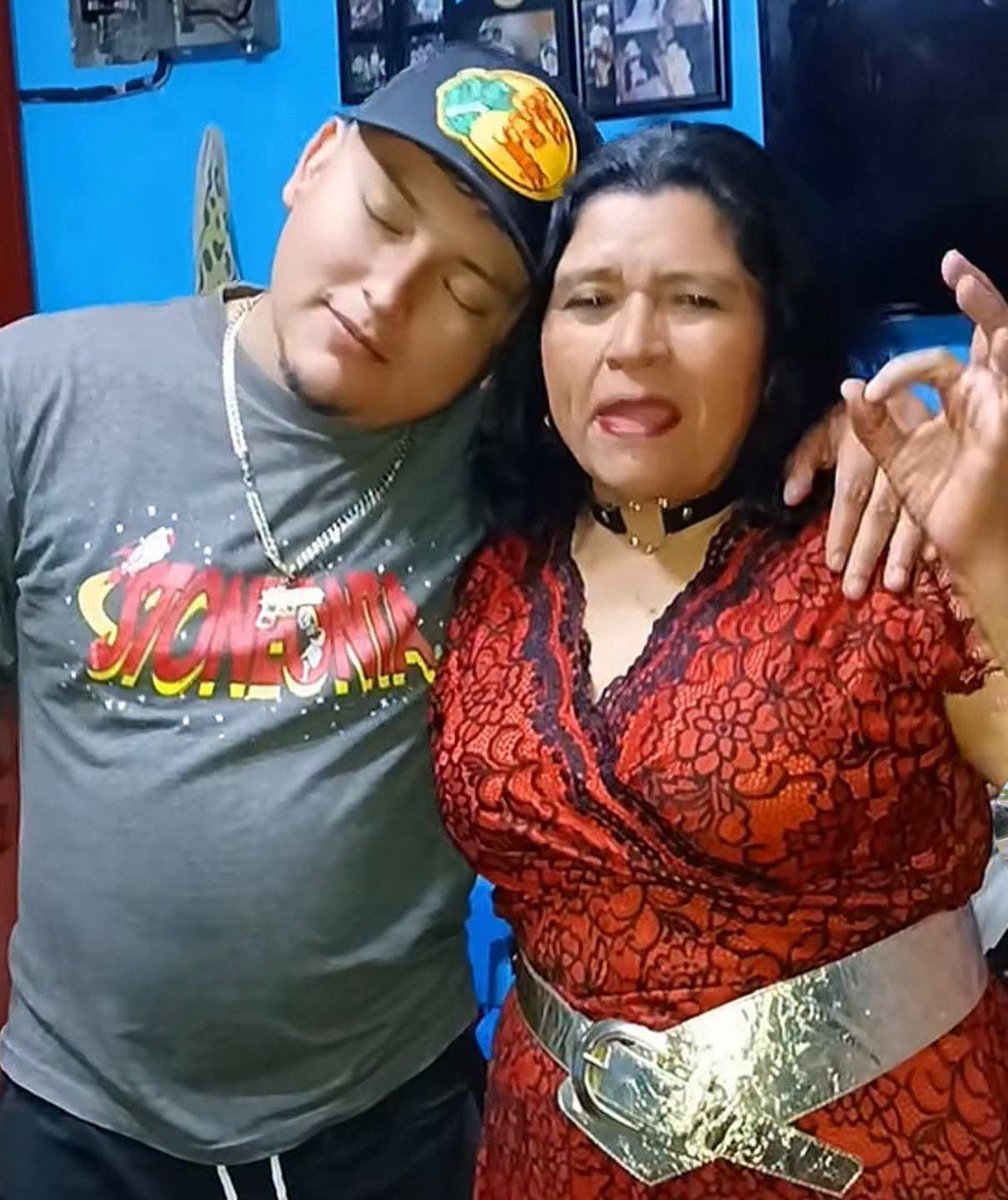 Karla_veron1's tweet photo. 🚨 GUATEMALA VIVE SU SÁBADO MÁS VIOLENTO EN 200 AÑOS: 50 PERSONAS ASESINADAS EN DISTINTAS MASACRES ALREDEDOR DEL PAÍS🚨

Al menos seis personas, entre ellas un adolescente de 17 años, fueron asesinadas y una más resultó herida durante un ataque armado registrado la noche del sábado en la zona 2 de Boca del Monte, Villa Canales, en la periferia sur de Ciudad de Guatemala.

De acuerdo con la Policía, el hecho estaría relacionado con una disputa por el control de territorio para la venta de drogas. Las autoridades mantienen las investigaciones para esclarecer el caso.