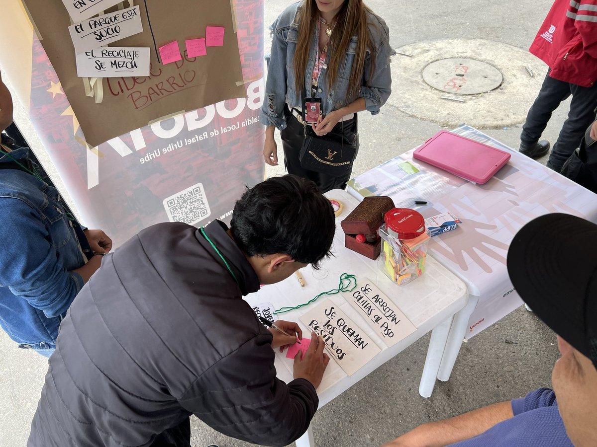 BogotaParticipa's tweet photo. Vivimos una jornada increíble en el barrio La Cumbre, en la localidad de Rafael Uribe Uribe. Nos unimos como territorio para cuidar lo que es de todos en nuestro encuentro de Vigías Ambientales. 🌿🗣️ https://t.co/pm1Kf4zZ2e