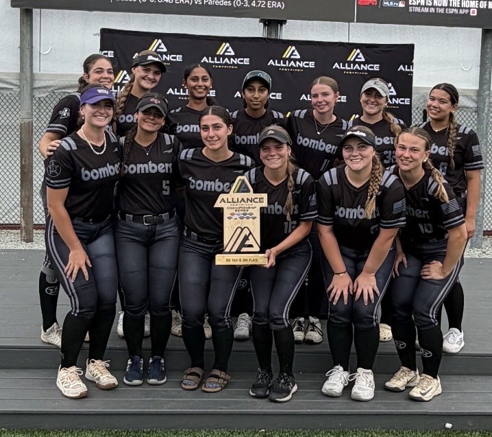 KenzieSanford28's tweet photo. What a way to finish the summer season at Alliance Nationals! Proud to finish Top 3 in Tier 3 with this amazing team. Couldn’t have asked for a better way to send off our seniors.#GodisGood #HisGlory
#bluebloods #bombersnation @ExtraInningSB @los_stuff @SBRRetweets @CoastRecruits