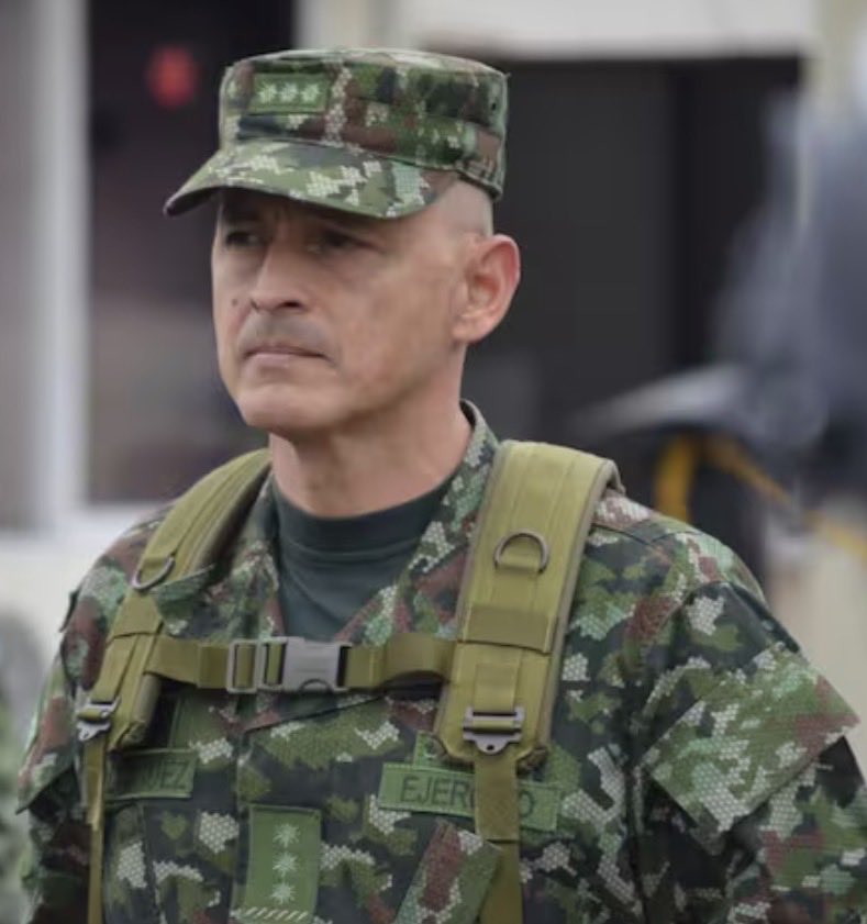 lacoronadation's tweet photo. #Dato Nombres que están sonando para la cúpula militar y policial: 

1. Cdte general FFMM: 
-Gr (r) Erick Rodríguez (denunció la carnetización en Guaviare).
- Gr Correa (actual subjefe operaciones conjuntas).

2. Cdte Ejército: 
-Gr Giraldo (conocido como “el mono” Giraldo. Actual cdte de operaciones.)
- Gr (r) Murillo (denunció que el ELN pidió su cabeza en negociaciones).

3. Director Policía: Gr (r) Mendez (actual integrante del empalme).