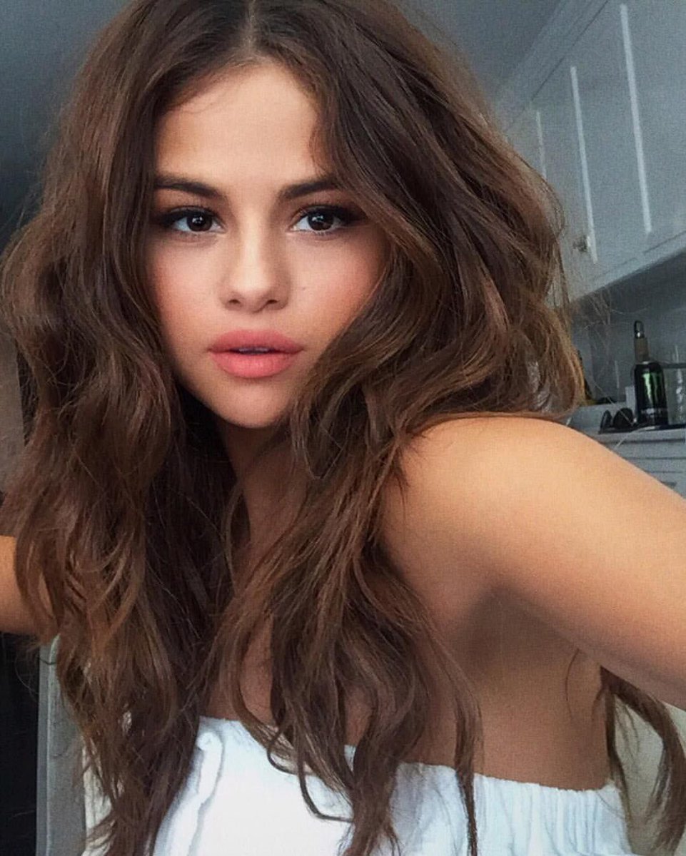 theegomez's tweet photo. cutie, reminds me of this selfie https://t.co/PQSu1TepUt